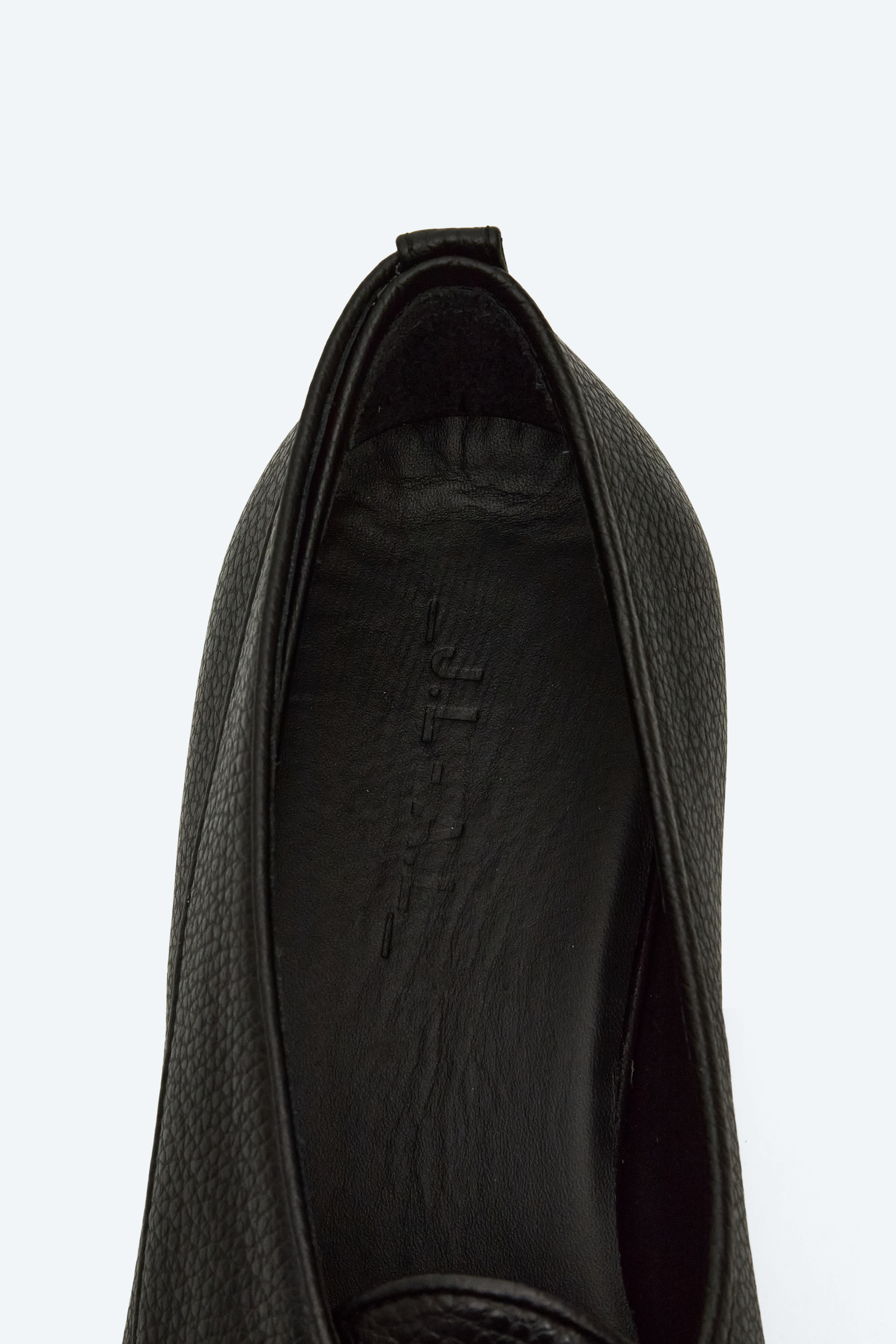 _J.L-A.L_ Shin Loafer J354630-38-Black quarter detail