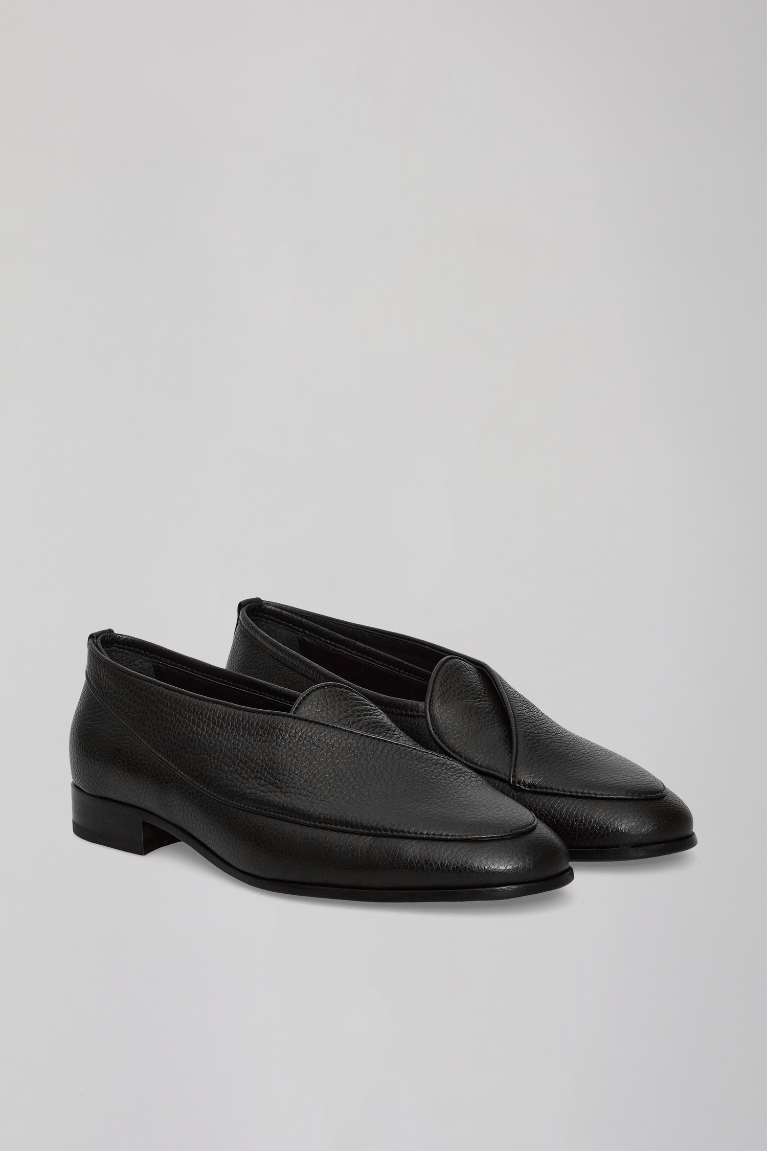_J.L-A.L_ Shin Loafer J326829-38-Black front 3/4