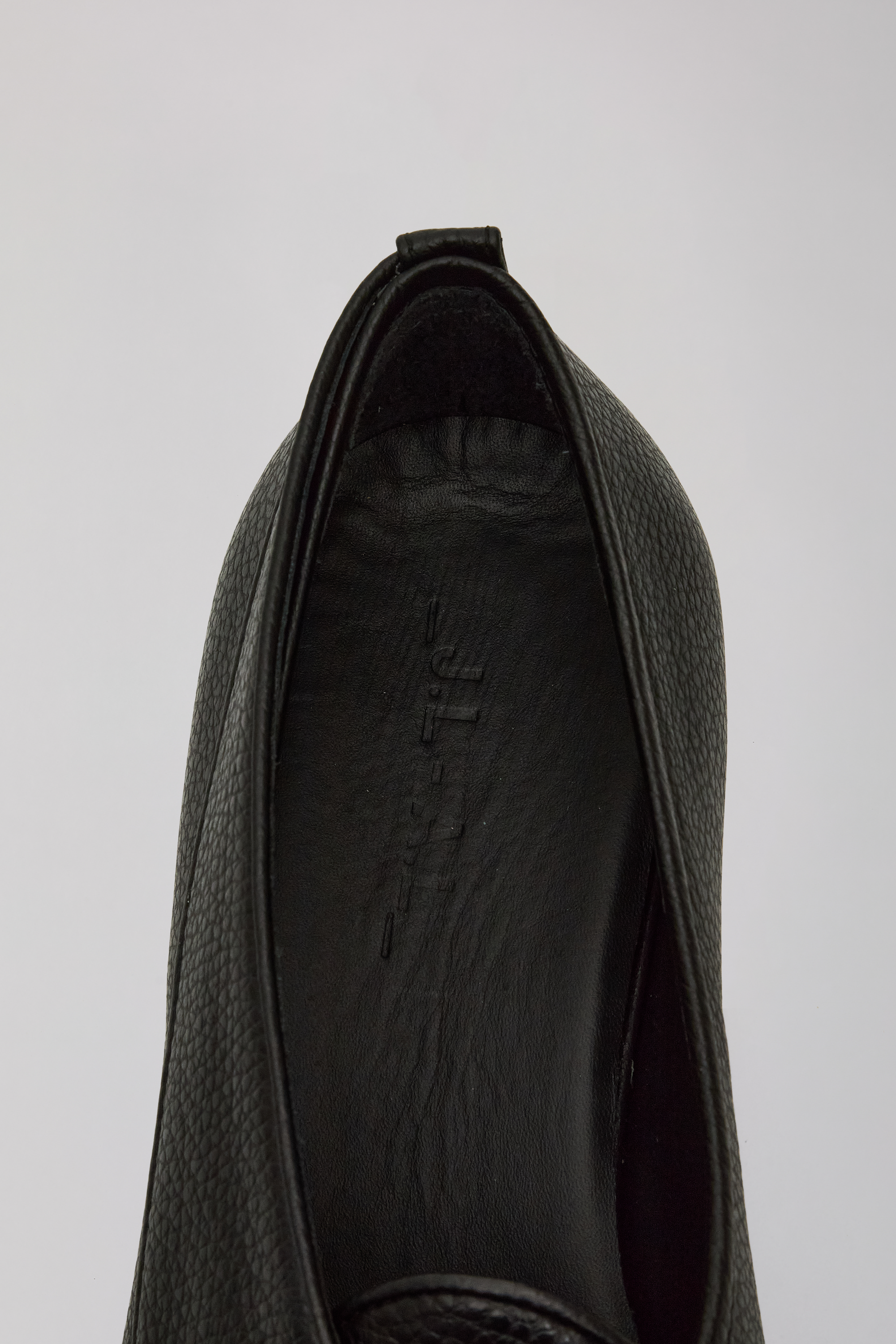_J.L-A.L_ Shin Loafer J326829-38-Black quarter detail