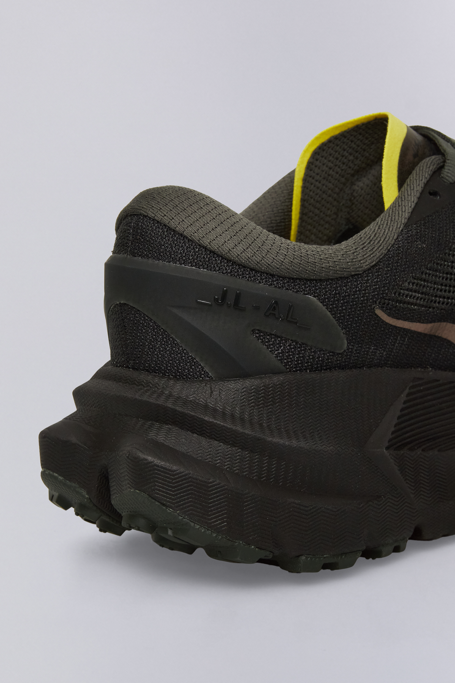_J.L - A.L_ U Mafate X _J.L-A.L_ J338434-M5/W6-Multicolor sole detail